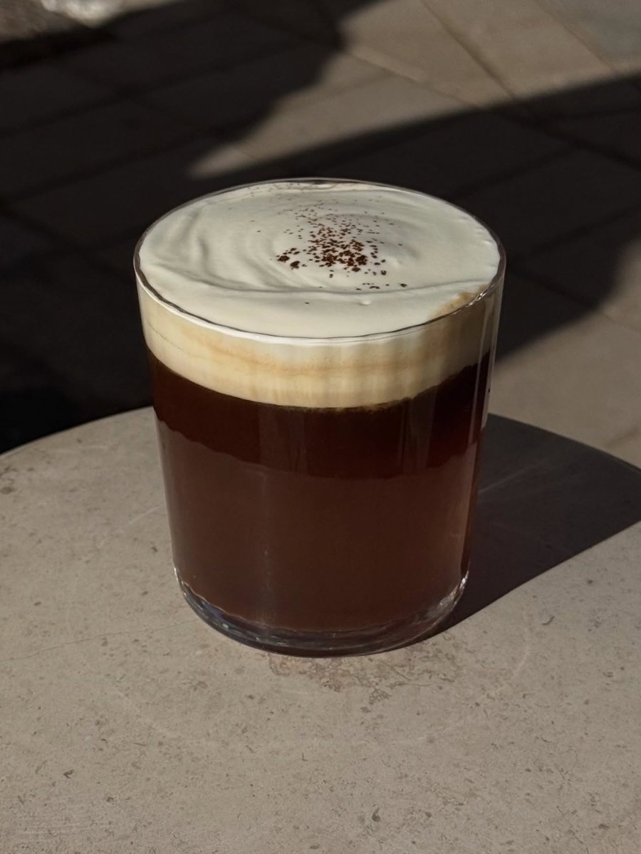 Boisson signature au café chez Saudade à Aix-en-Provence